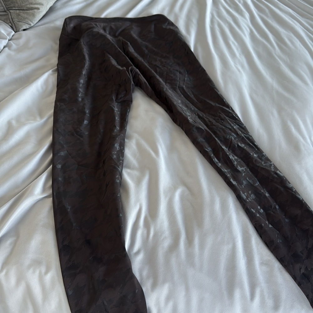 Simply Vera Vera Wang Charcoal Leggings - Picture 4 of 4
